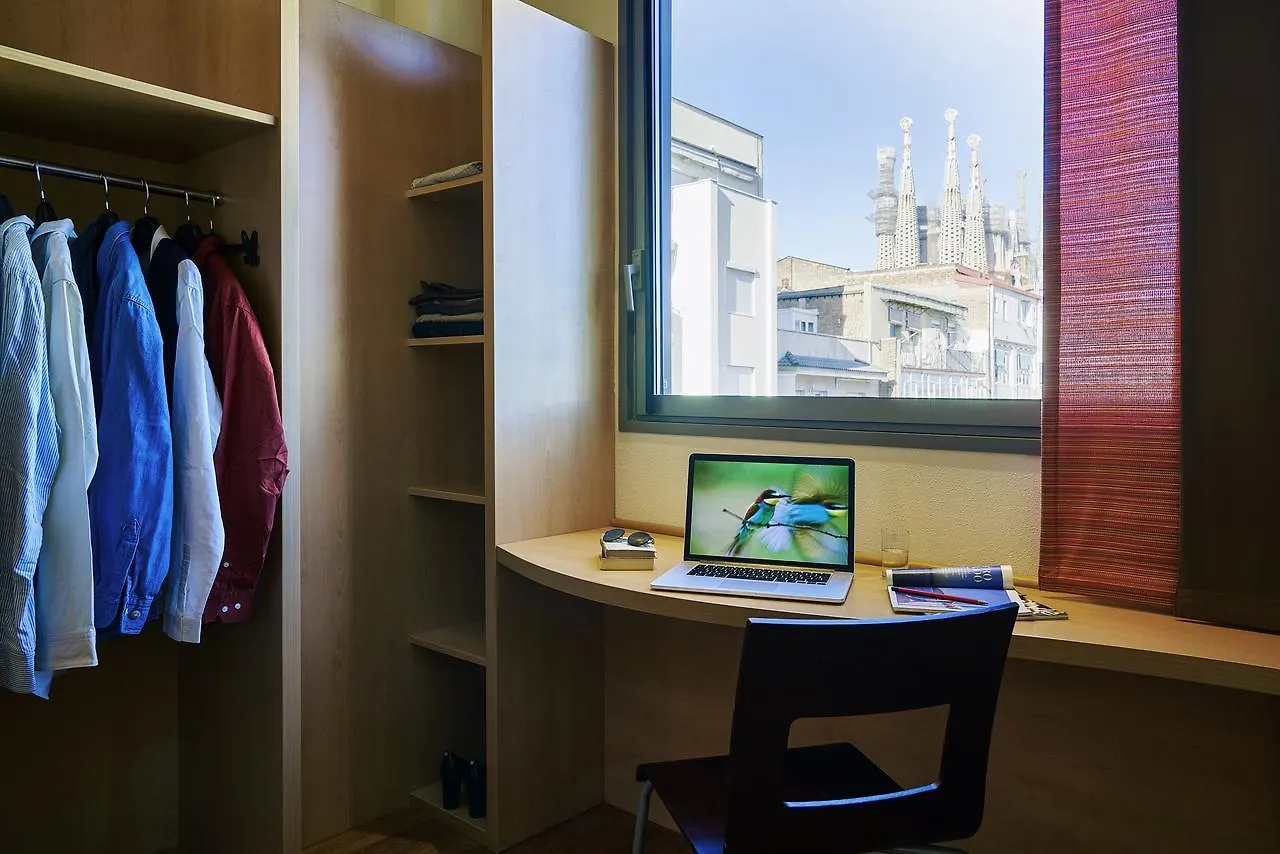 Ibis Barcelona Centro Otel 2*,
