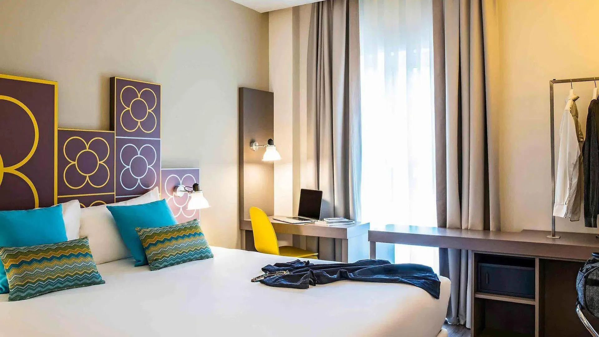 Ibis Barcelona Centro Hotel 2*,